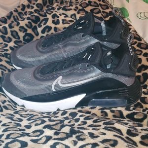 WOMEN'S NIKE AIR MAX 2090 CASUAL SHOES